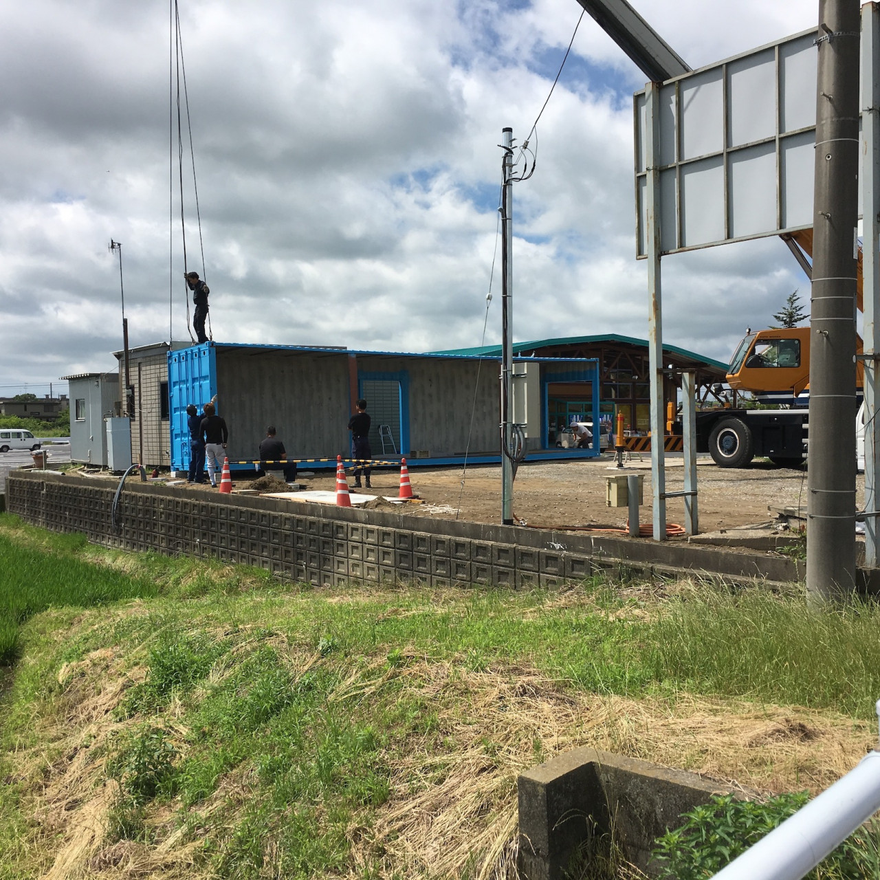 リビングとオープンキッチン